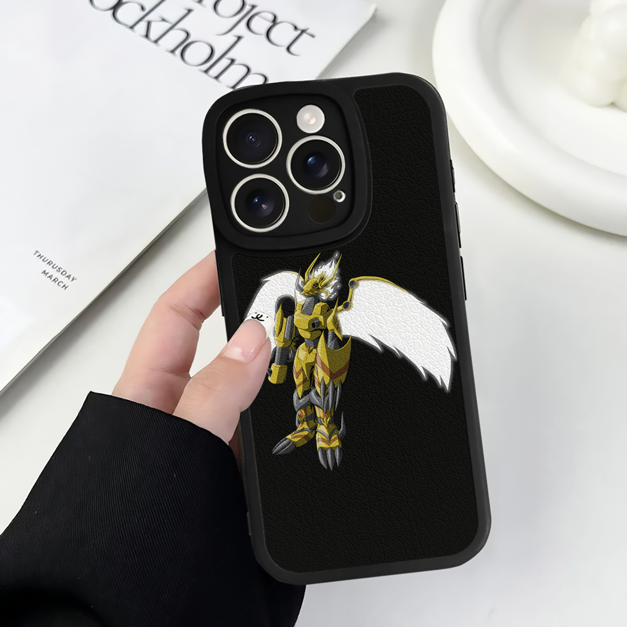 （画像用） Digimon デジタルモンスター/デジモン 【iPhone 16シリーズ対応】シリコンスマホケース（レザー調） 材質：シリコン